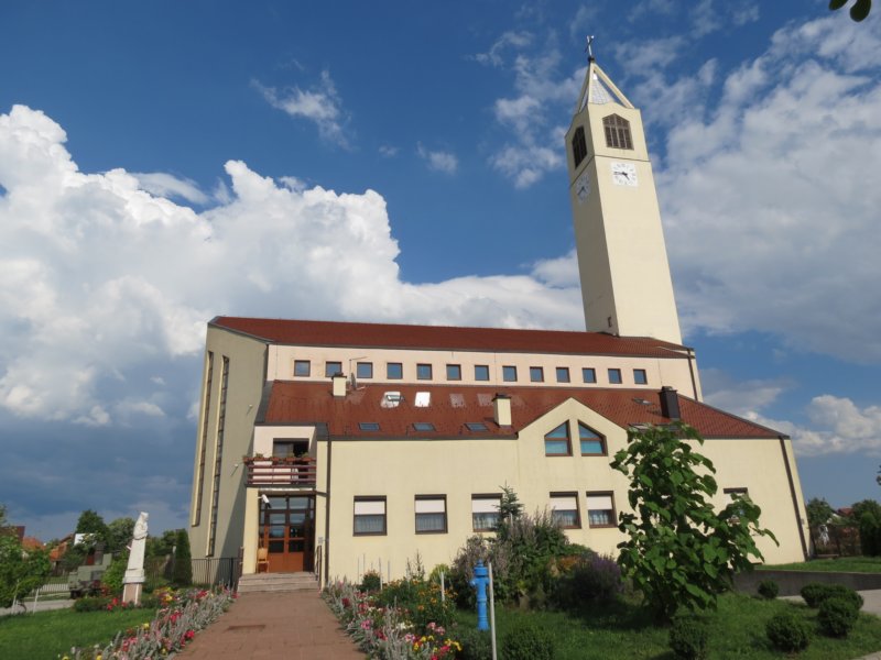 lipanj2013gdvoritecrkvegospefatimske12.jpg