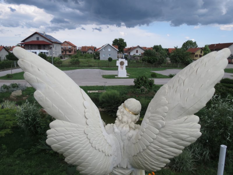 lipanj2013gdvoritecrkvegospefatimske7.jpg